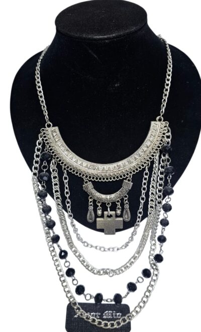 colgante con piedras y dije de cruz