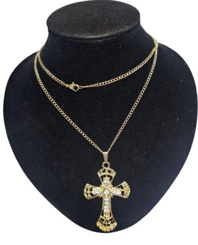 colgante cruz con estras .
