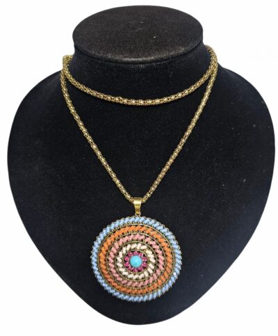 collares de la india con estrás ypiedras