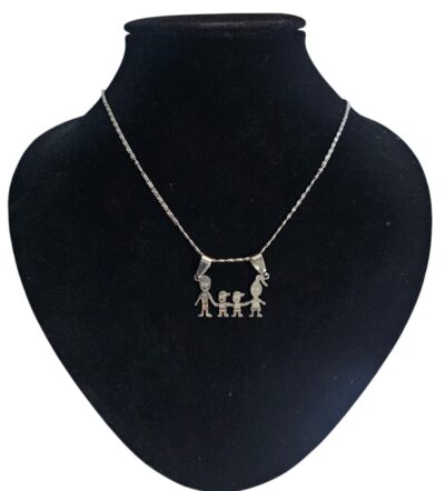 collar con dijes acero