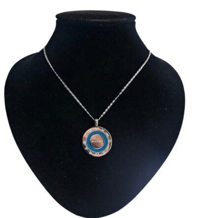 collar con dije acero bulgary.
