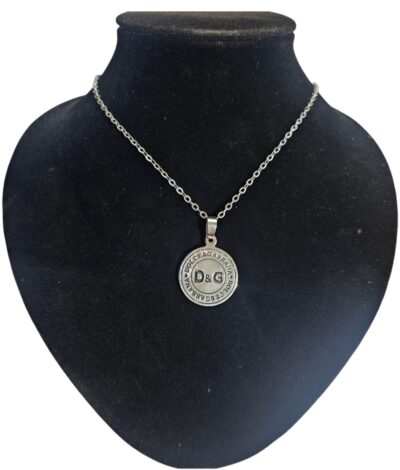collar con dijes acero