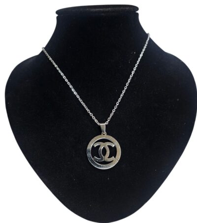 collares con dijes de acero quiruirco