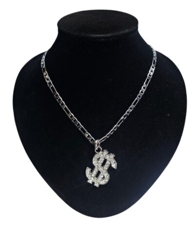 cadena con dije de estráss.