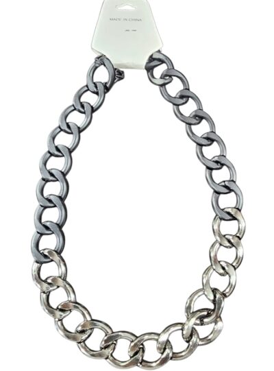collares con cadenas gruesas