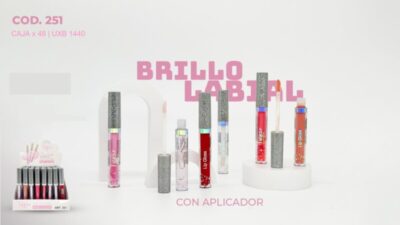 Brillo labial con aplicador